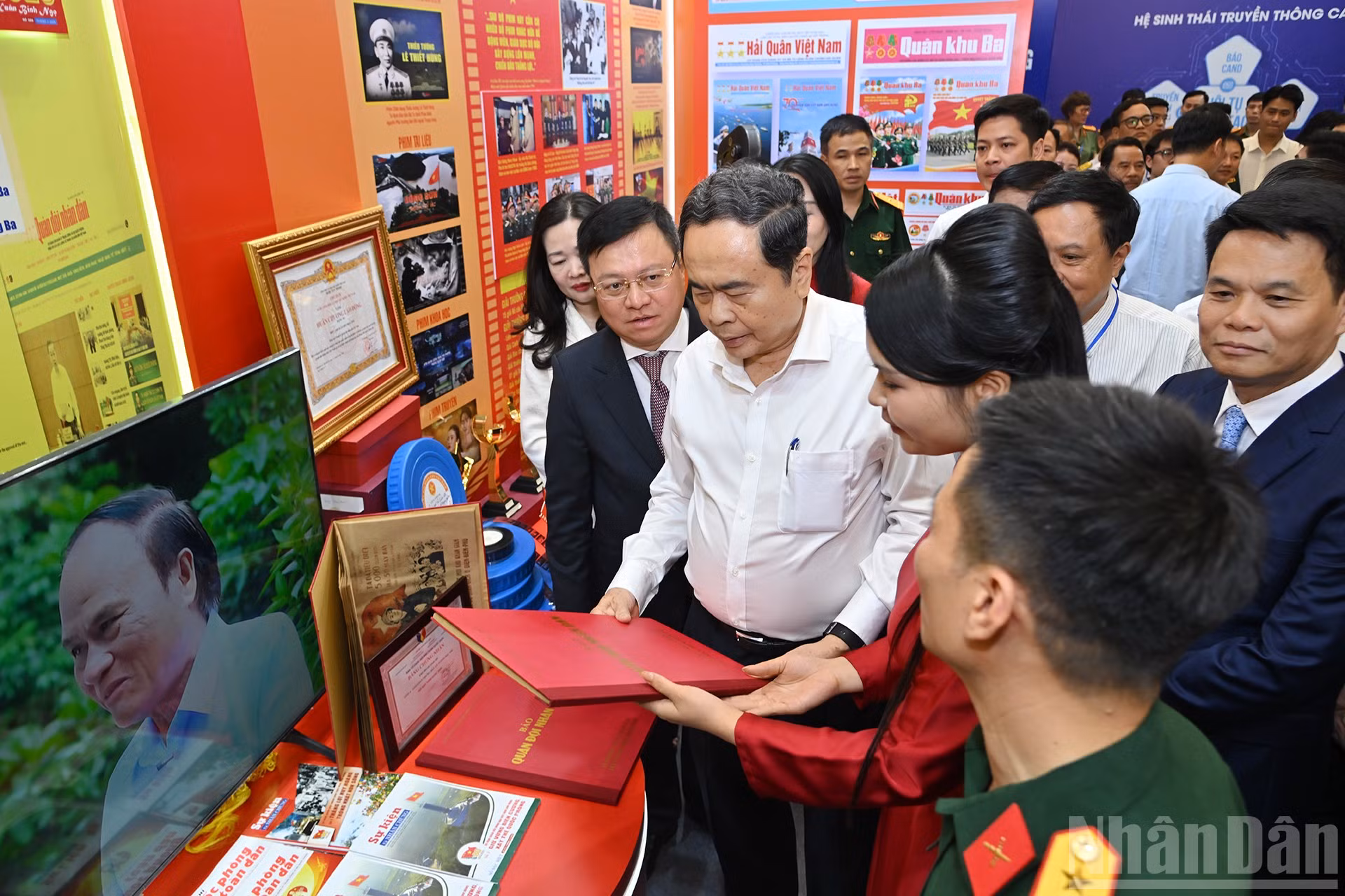 ndo_br_10-2158.jpg