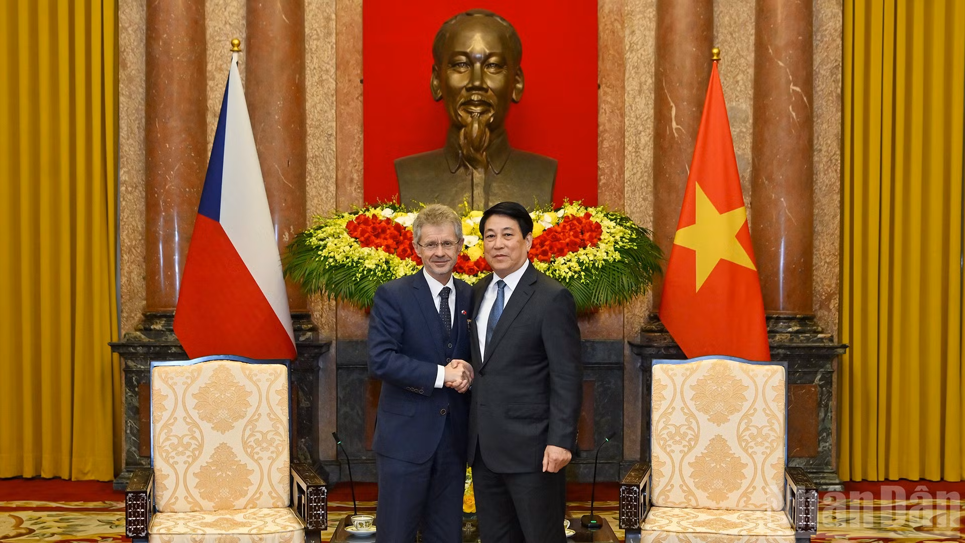 Chủ tịch nước Lương Cường và Chủ tịch Thượng viện Quốc hội Cộng hòa Séc Milos Vystrcil.