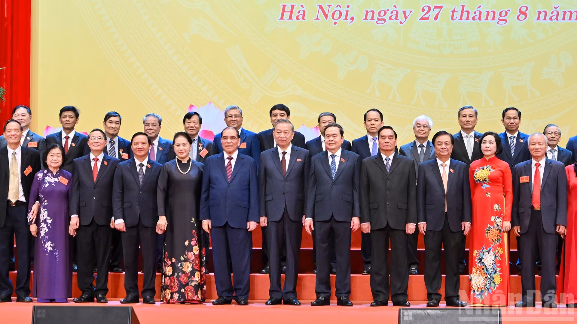 Tổng Bí thư Tô Lâm cùng các đồng chí lãnh đạo, nguyên lãnh đạo Đảng, Nhà nước và các đại biểu tại buổi gặp mặt.