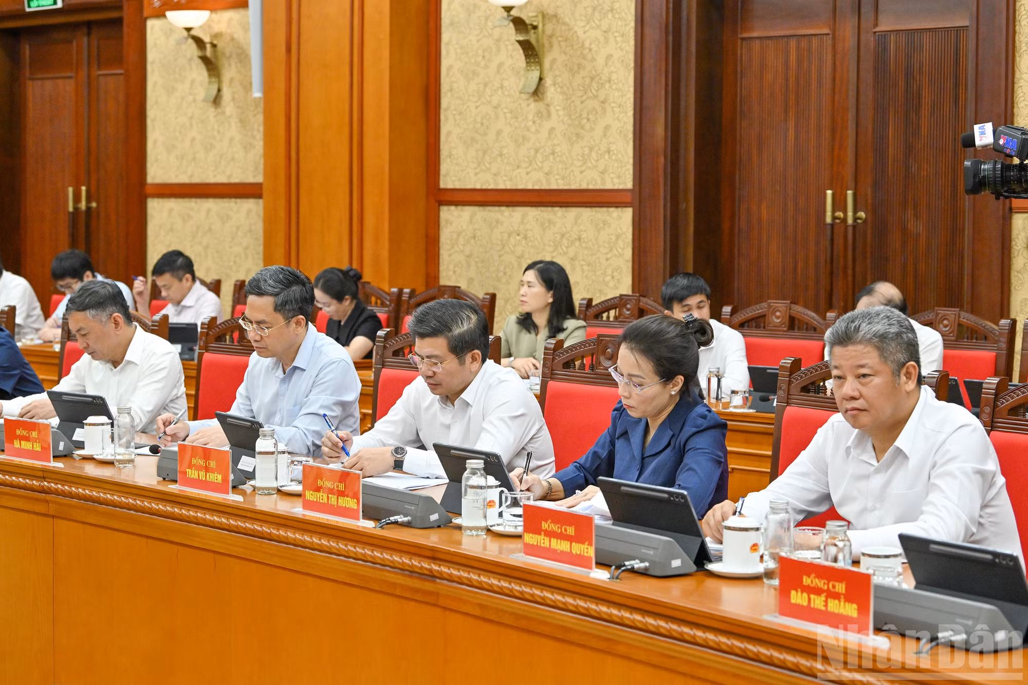 Gallery - [Ảnh] Thường trực Ban Bí thư Trần Cẩm Tú chủ trì sơ kết 1 năm thực hiện Nghị quyết số 72-NQ/TW - image 4