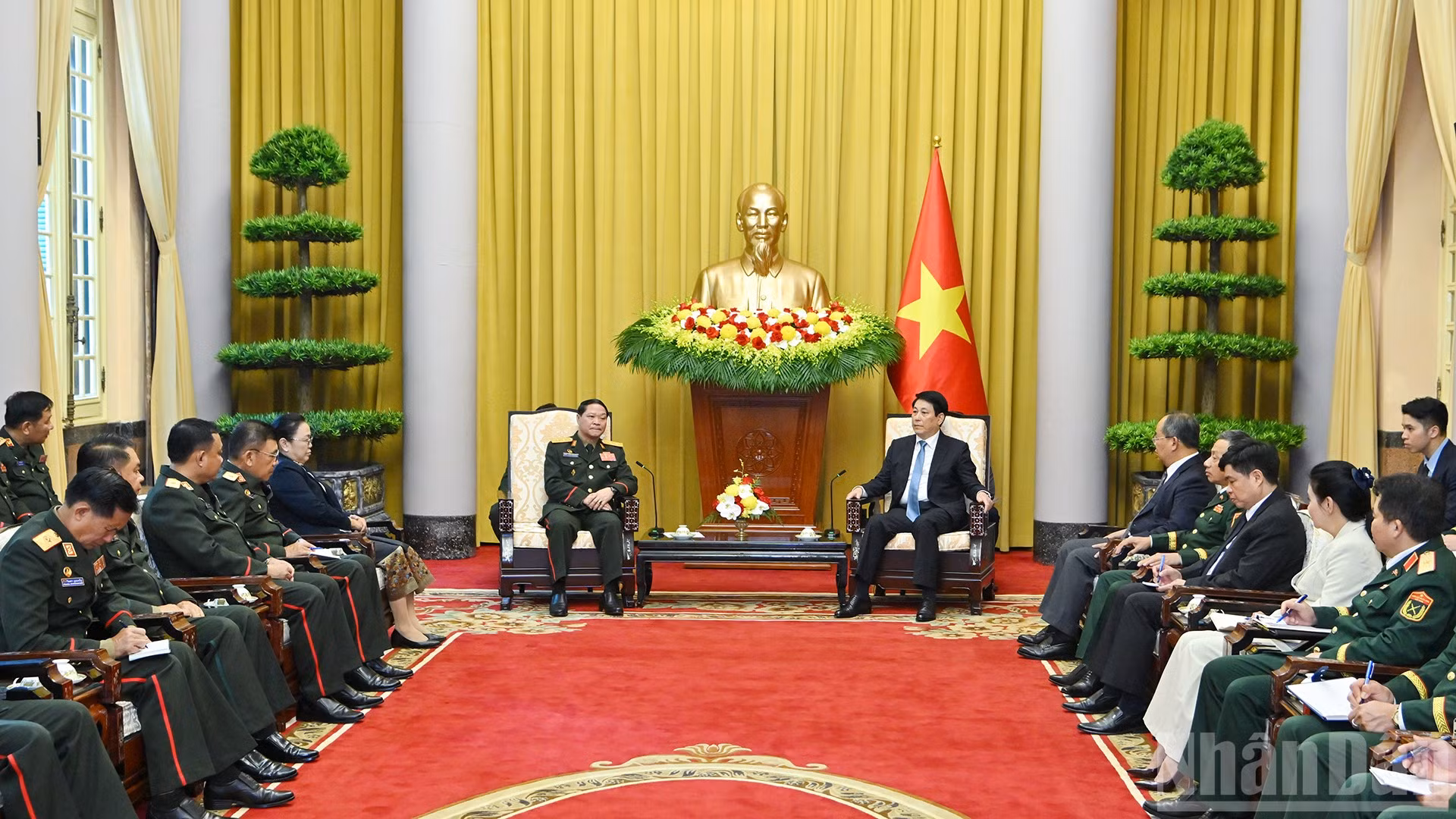 Chủ tịch nước Lương Cường tiếp Chủ nhiệm Tổng cục Chính trị Quân đội nhân dân Lào Vongsone Inpanphim.