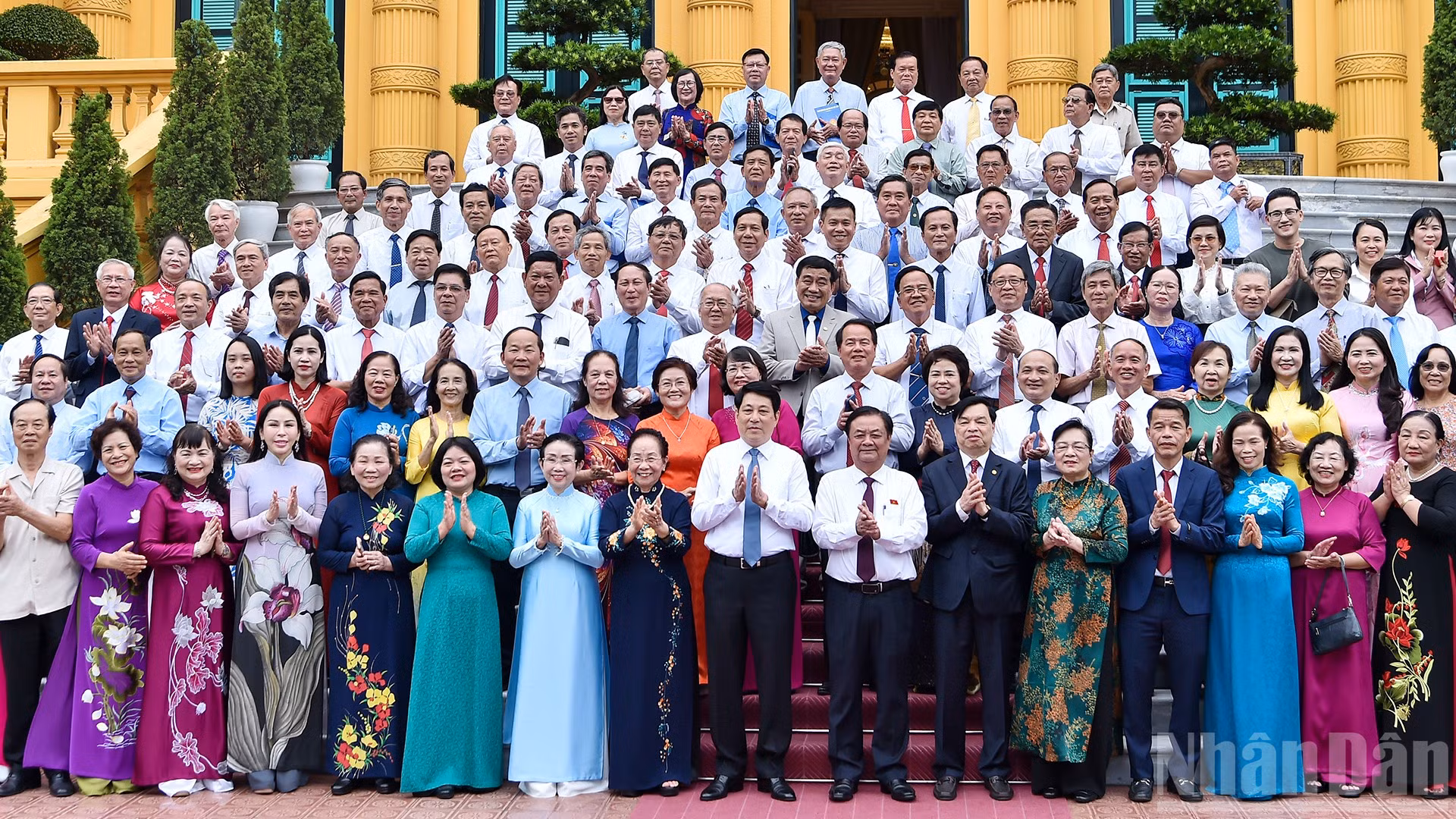 Chủ tịch nước Lương Cường với các đại biểu tại buổi gặp mặt.