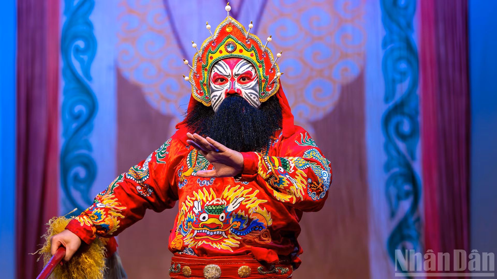 Ra đời trên mảnh đất có truyền thống thượng võ nên nghệ thuật tuồng Bình Định mang nét đặc trưng riêng, khác biệt so với tuồng cung đình Huế, tuồng Bắc hay hát bội Thành phố Hồ Chí Minh.