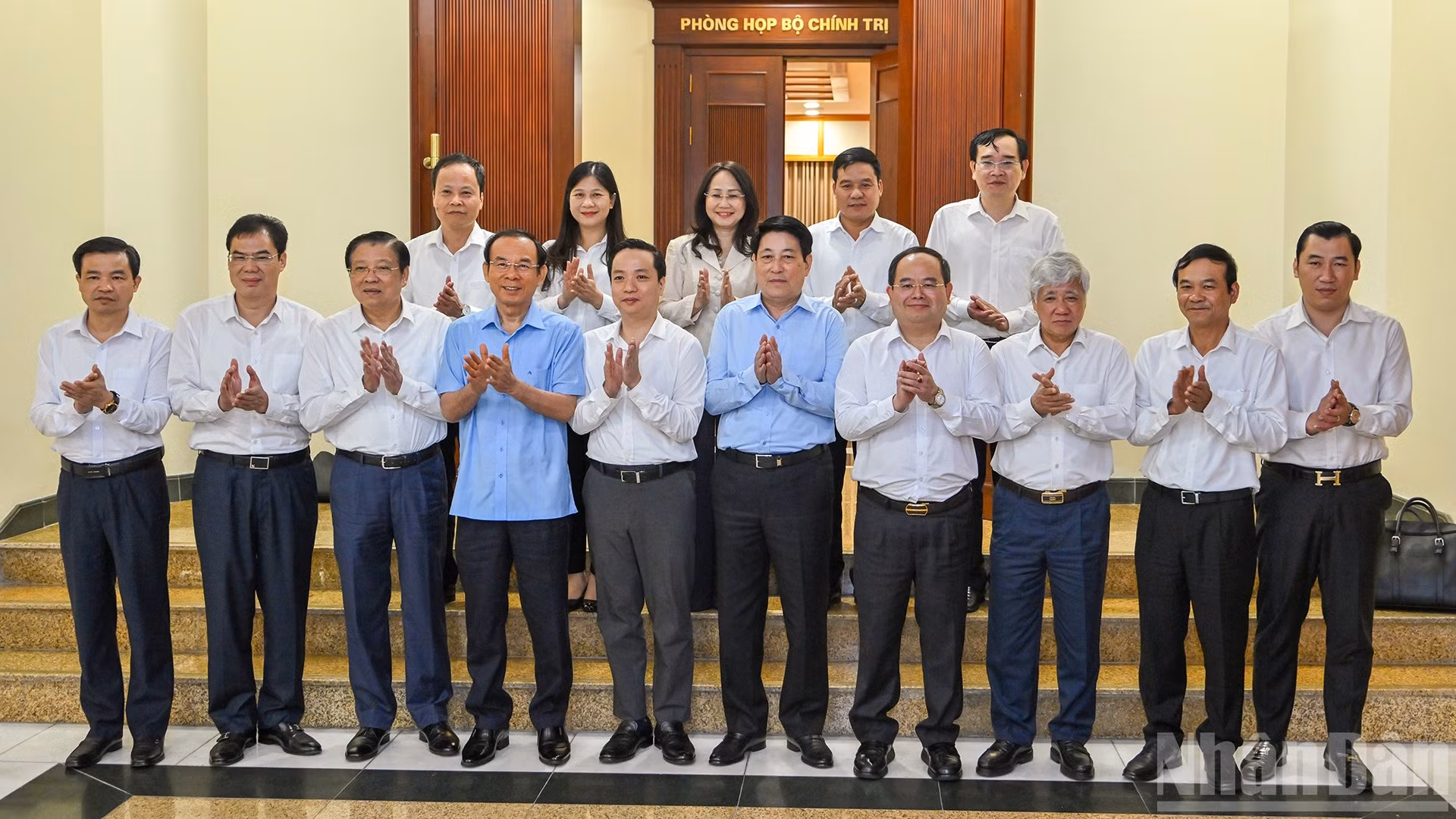 Chủ tịch nước Lương Cường và các đại biểu cùng các đồng chí trong Ban Thường vụ Tỉnh ủy Cao Bằng tại buổi làm việc.