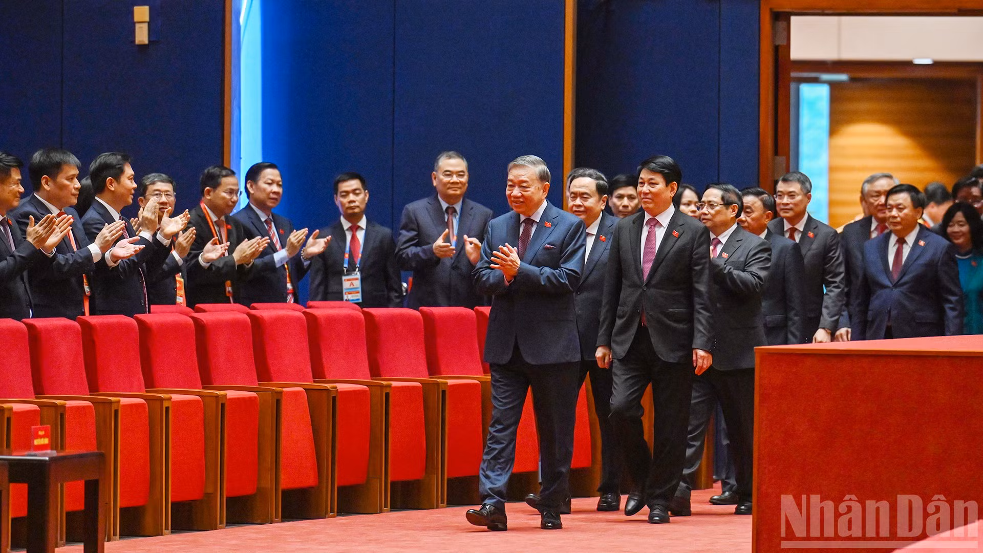 Tổng Bí thư Tô Lâm, Chủ tịch nước Lương Cường, Thủ tướng Phạm Minh Chính, Chủ tịch Quốc hội Trần Thanh Mẫn cùng các đồng chí lãnh đạo Đảng, Nhà nước tới dự phiên trù bị Đại hội XIV của Đảng. (Ảnh TRẦN HẢI)
