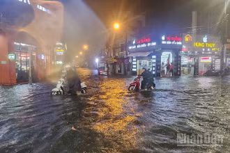Ngập cục bộ tại tuyến đường Trần Cao Vân (Đà Nẵng) sau trận mưa lớn.