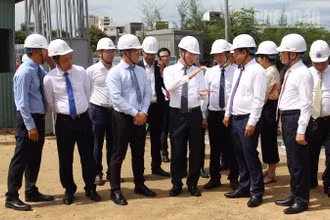 Bộ trưởng Khoa học và Công nghệ Nguyễn Mạnh Hùng kiểm tra tại Dự án VSAP LAB.