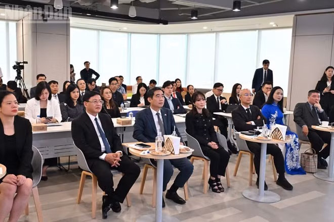 Các đại biểu tham dự buổi tọa đàm.