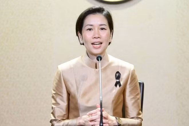 Bà Rachada Dhnadirek thông tin về chính sách chuyển đổi năng lượng của Chính phủ Thái Lan. (Ảnh: VĂN PHÒNG THỦ TƯỚNG THÁI LAN) 