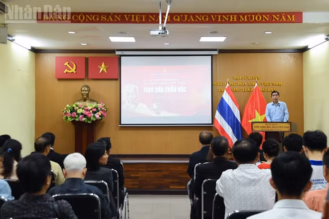 Đại sứ quán Việt Nam tại Thái Lan tổ chức hoạt động kỷ niệm 136 năm Ngày sinh Chủ tịch Hồ Chí Minh. (Ảnh: MINH THẮNG)