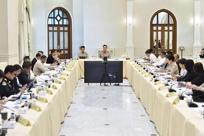 Thủ tướng Thái Lan Anutin Charnvirakul chủ trì cuộc họp chuẩn bị cho việc đăng cai Hội nghị thường niên của IMF và WBG năm 2026. (Ảnh: VĂN PHÒNG THỦ TƯỚNG THÁI LAN)