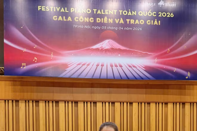 Quốc Trường và cô giáo Thủy Tiên tại Festival Piano Talent toàn quốc 2026.