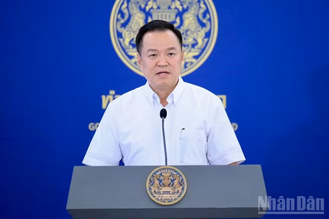 Thủ tướng Thái Lan Anutin Charnvirakul thông tin về các chính sách bảo đảm an ninh năng lượng. (Ảnh: VĂN PHÒNG THỦ TƯỚNG THÁI LAN)