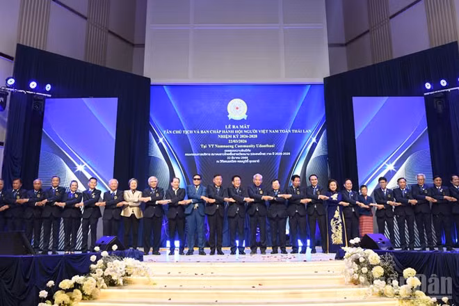 Lễ ra mắt Ban Chấp hành Hội Người Việt Nam toàn Thái Lan nhiệm kỳ 2026-2028. (Ảnh: XUÂN SƠN)