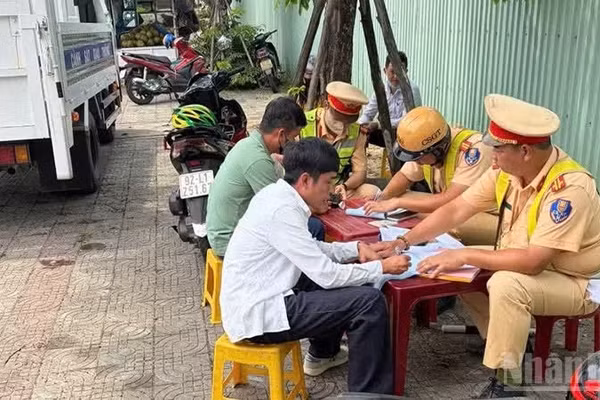 Phòng Cảnh sát giao thông Công an thành phố Đà Nẵng huy động 100% quân số bảo đảm trật tự an toàn giao thông trong dịp nghỉ lễ.