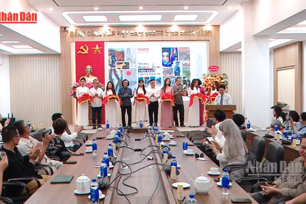 [Video] Triển lãm “Minh họa trên báo” tôn vinh giá trị mỹ thuật báo chí