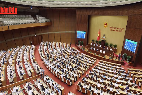 [Video] Quốc hội thông qua nghị quyết giảm thuế xăng dầu về 0%