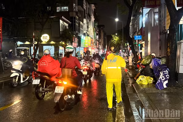 Một số “điểm nóng” ngập úng tại Hà Nội đã cơ bản được cải thiện sau các đợt mưa lớn. (Ảnh: NHÃ NGUYÊN)