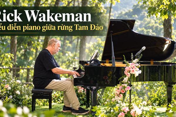 [Video] Rick Wakeman biểu diễn piano giữa rừng Tam Đảo
