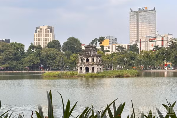 Hà Nội đang sống trong những ngày thu lịch sử với những không gian lễ hội, âm nhạc và văn hóa đặc sắc. (Ảnh: HỒNG QUÂN)