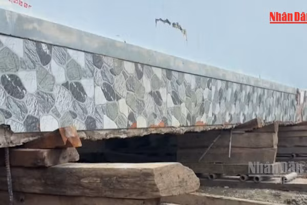 [Video] Di dời căn nhà 300 tấn, mở đường kết nối sân bay Long Thành