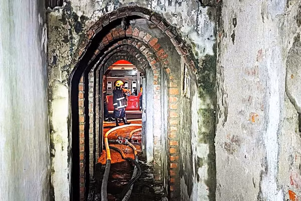 Nhà trong ngõ sâu, nhỏ, hẹp gây nhiều khó khăn cho công tác phòng cháy, chữa cháy và cứu nạn, cứu hộ. (Ảnh: Công an Hà Nội)