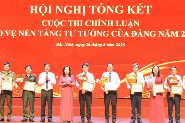 Ban tổ chức khen thưởng các tập thể có thành tích xuất sắc trong tổ chức triển khai và tham gia Cuộc thi.