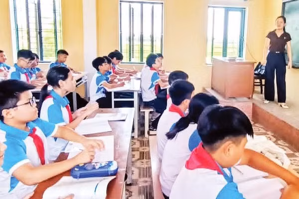 Trường trung học cơ sở Phụ Dực, xã Phụ Dực (tỉnh Hưng Yên) được hình thành trên cơ sở sáp nhập năm trường học ngay trước năm học mới.