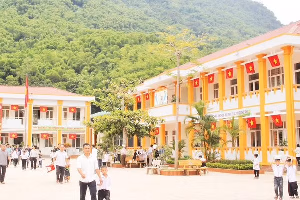 Một góc Trường phổ thông nội trú liên cấp xã Sơn Thủy vừa đưa vào sử dụng.
