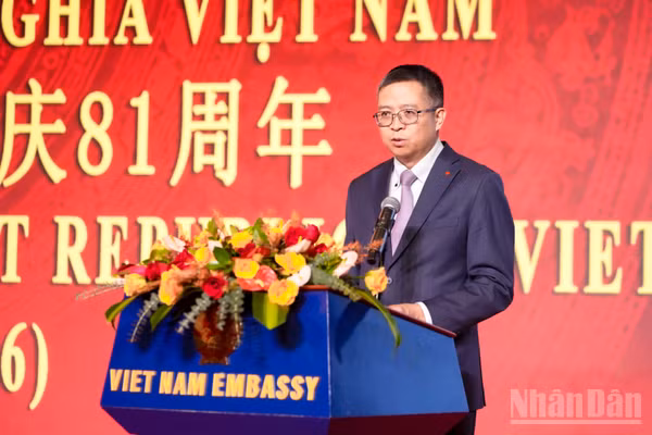 Đại sứ Phạm Thanh Bình phát biểu tại buổi lễ.