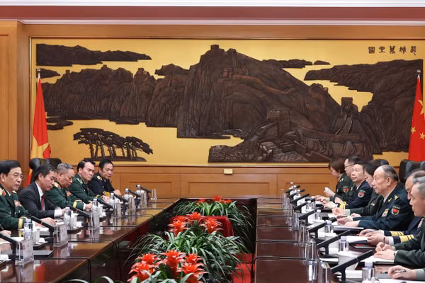 Đại tướng Phan Văn Giang hội kiến Phó Chủ tịch Quân ủy Trung ương Trung Quốc, Thượng tướng Trương Thăng Dân. (Ảnh: Bộ Quốc phòng)