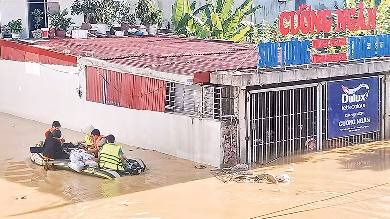 Cơ sở sơn, thạch cao Cường Ngân ở tổ 17, phường Phan Đình Phùng (Thái Nguyên) bị thiệt hại hơn 1 tỷ đồng do bão số 11 gây ra.