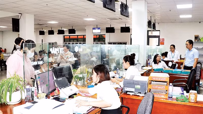 Giải quyết thủ tục hành chính tại Trung tâm Phục vụ hành chính công xã Long Thành, tỉnh Đồng Nai.
