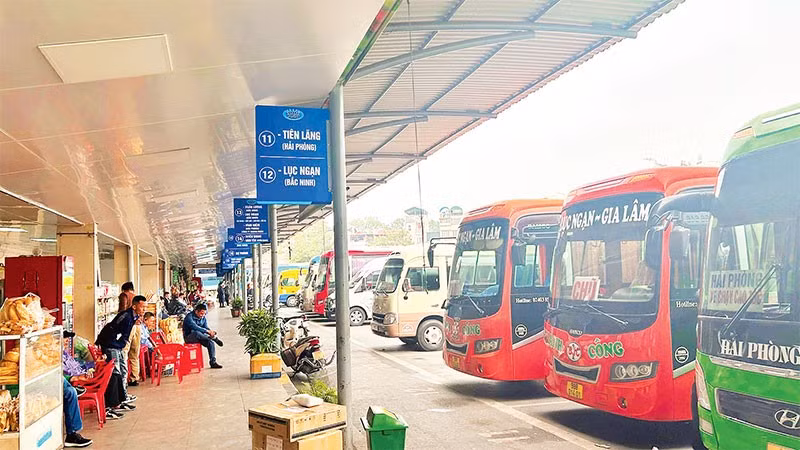 Hà Nội huy động hàng nghìn xe ô-tô khách bảo đảm nhu cầu của người dân dịp Tết.