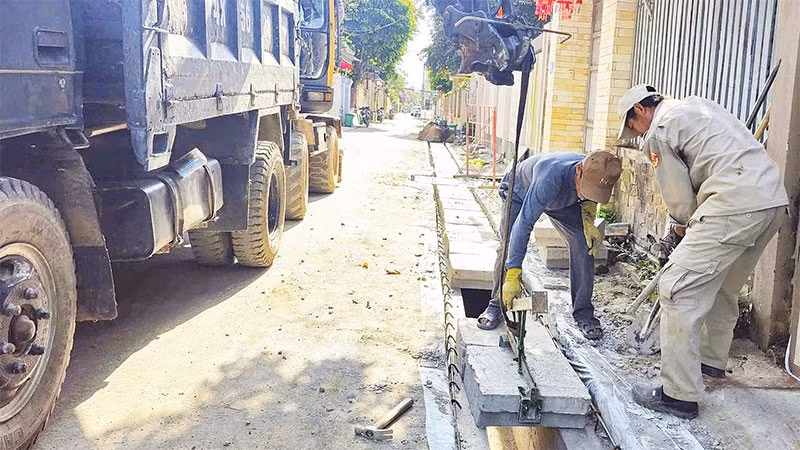 Thi công cống hộp bê-tông cốt thép cho hệ thống thoát nước đô thị Đông Hà.