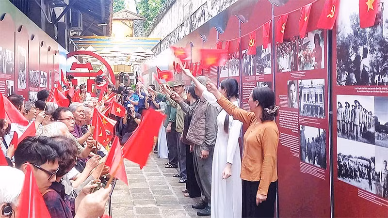  Tái hiện niềm hân hoan của người Hà Nội trong Ngày Giải phóng Thủ đô.