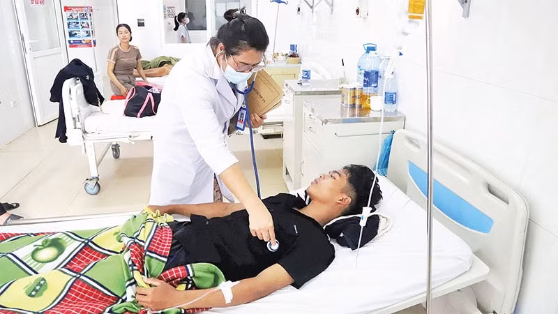 Cán bộ, y, bác sĩ Bệnh viện đa khoa vùng Tây Nguyên mong muốn Sở Y tế tỉnh Đắk Lắk làm tốt công tác động viên, ổn định tư tưởng và tạo môi trường làm việc an toàn để yên tâm chăm sóc sức khỏe cho nhân dân.