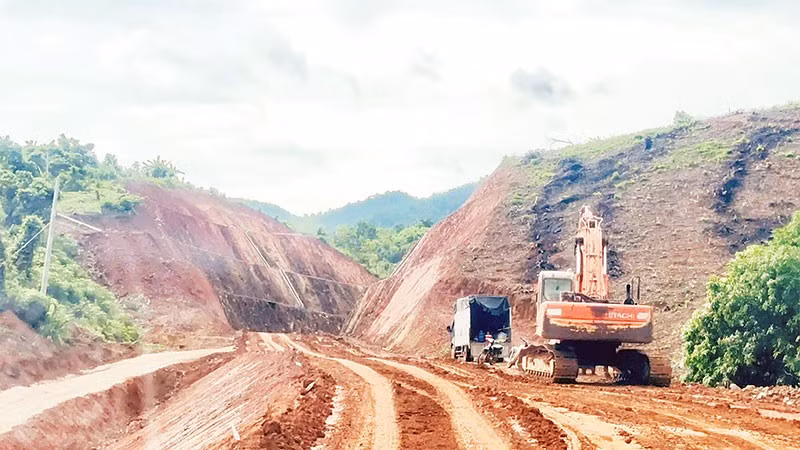Dự án đường kết nối liên vùng Khánh Hòa - Lâm Đồng chậm tiến độ do địa hình thi công khó khăn.