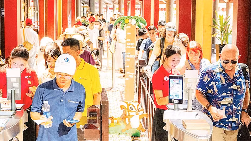 Hệ thống bán vé online và kiểm soát tự động qua mã vạch tại Sun World Ba Na Hills.