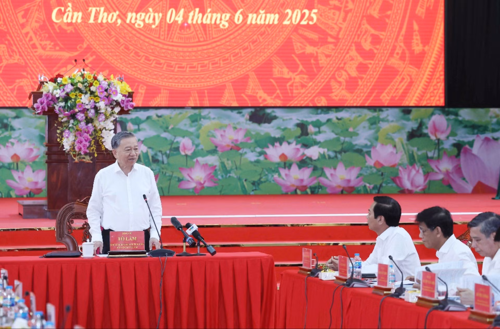 vna-potal-tong-bi-thu-to-lam-lam-viec-voi-ban-thuong-vu-can-tho-soc-trang-va-hau-giang-8072949-7917.jpg