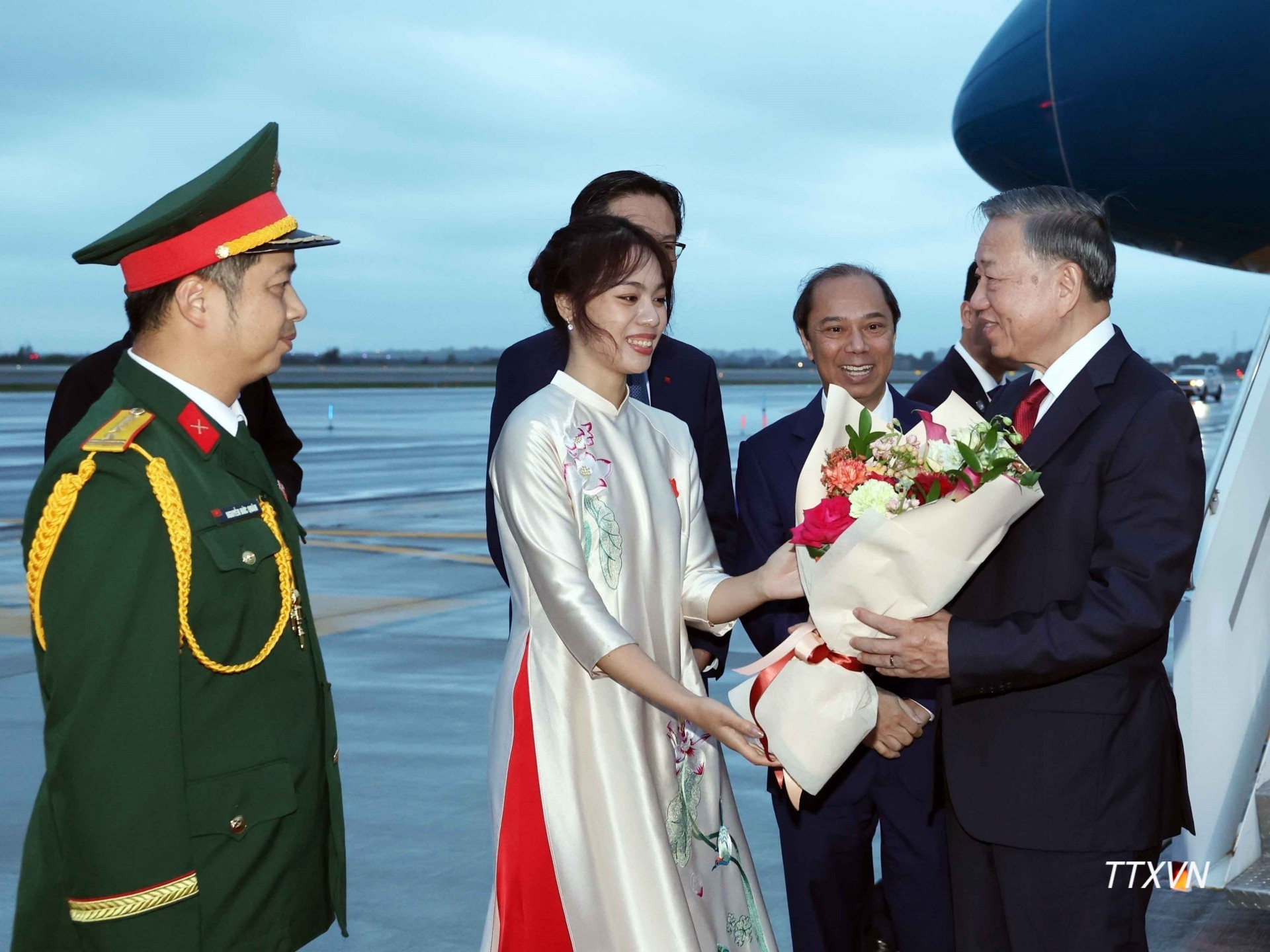 Tổng B&iacute; thư, Chủ tịch nước T&ocirc; L&acirc;m đến New York, bắt đầu chuyến tham dự Phi&ecirc;n thảo luận cấp cao Đại hội đồng Li&ecirc;n hợp quốc kh&oacute;a 81 v&agrave; hoạt động song phương tại Hoa Kỳ. (Ảnh: Thống Nhất/TTXVN)