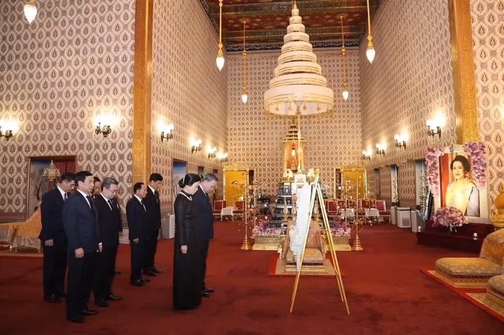 vna-potal-tong-bi-thu-chu-tich-nuoc-to-lam-va-phu-nhan-hoi-kien-nha-vua-thai-lan-va-hoang-hau-8791098.jpg