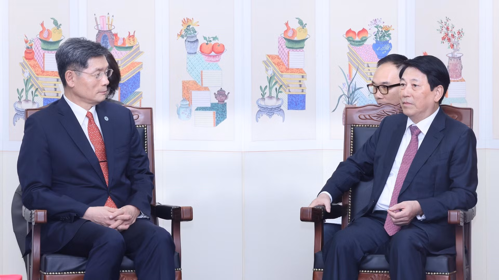 Chủ tịch nước Lương Cường tiếp Chủ tịch Quỹ Giao lưu quốc tế Hàn Quốc (KF) Kim Ghee Whan. (Ảnh: TTXVN)