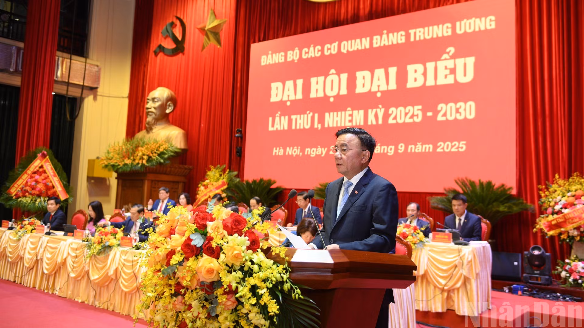 Đồng chí Trần Cẩm Tú, Ủy viên Bộ Chính trị, Thường trực Ban Bí thư, Bí thư Đảng ủy các cơ quan Đảng Trung ương phát biểu bế mạc Đại hội.