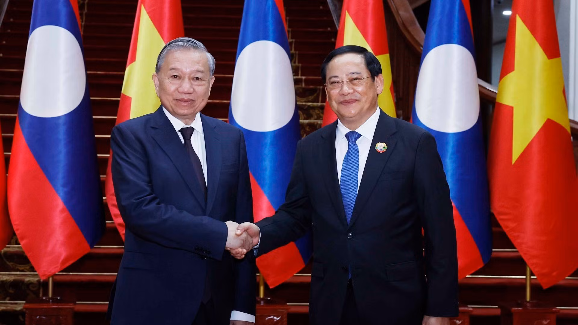 Tổng Bí thư Tô Lâm hội kiến Thủ tướng Lào Sonexay Siphandone. (Ảnh: Thống Nhất/TTXVN)