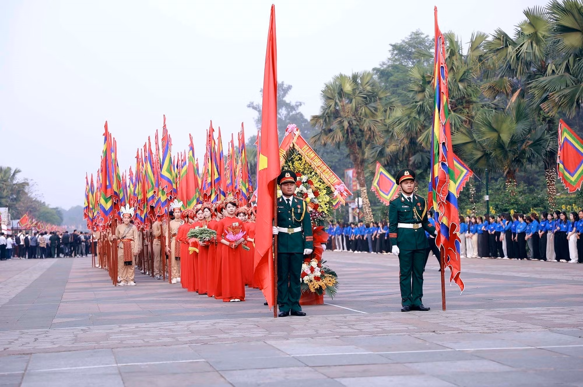 vna-potal-tong-bi-thu-chu-tich-nuoc-to-lam-dang-huong-tuong-niem-cac-vua-hung-8726283.jpg