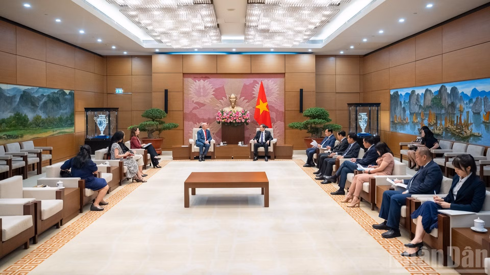 Chủ tịch Quốc hội Trần Thanh Mẫn tiếp Đại sứ Canada Jim Nickel nhân dịp đến nhận nhiệm vụ bắt đầu nhiệm kỳ công tác tại Việt Nam.