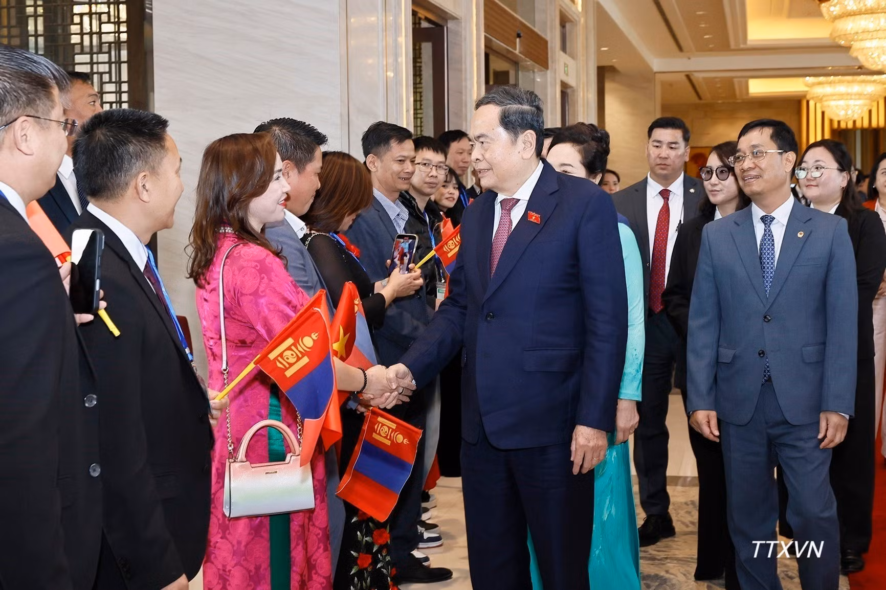 vna-potal-chu-tich-quoc-hoi-va-phu-nhan-bat-dau-tham-chinh-thuc-mong-co.jpg