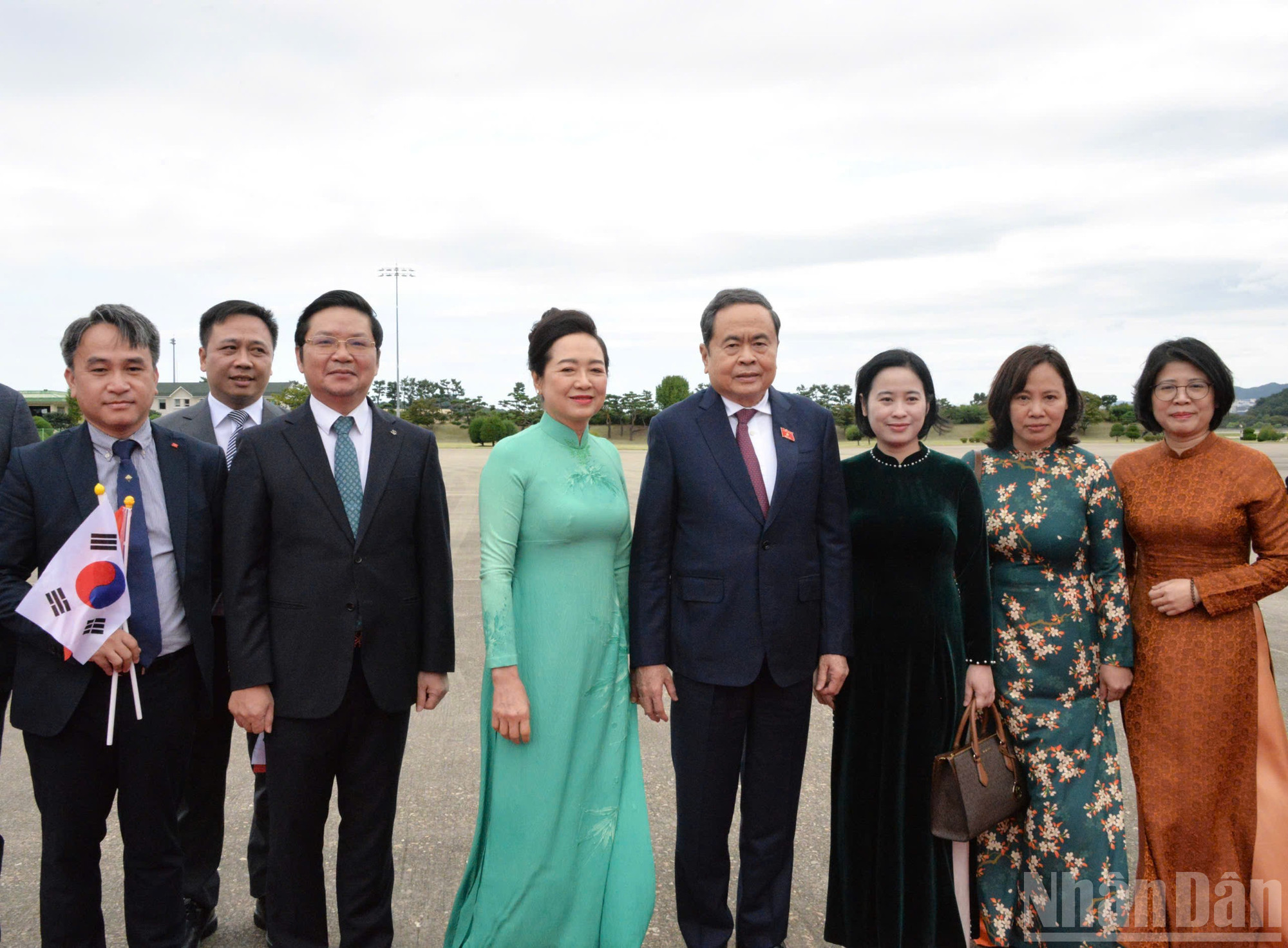 Chủ tịch Quốc hội Trần Thanh Mẫn và Phu nhân Nguyễn Thị Thanh Nga cùng Đoàn đại biểu cấp cao Việt Nam rời thủ đô Seoul, kết thúc tốt đẹp chuyến thăm chính thức Hàn Quốc, lên đường thăm chính thức Mông Cổ. (Ảnh: VĂN CHÚC VÀ CTV)
