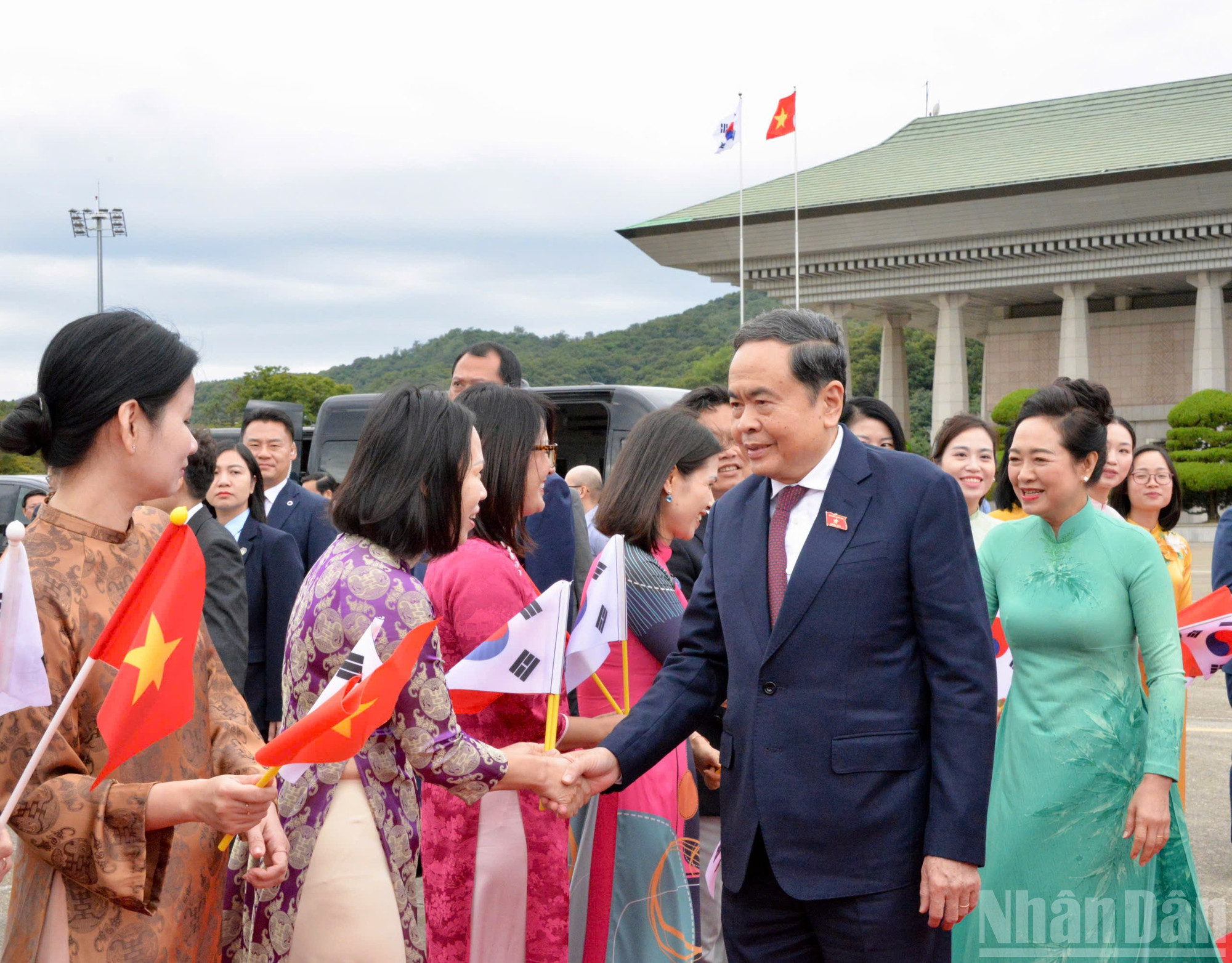 Chủ tịch Quốc hội Trần Thanh Mẫn và Phu nhân Nguyễn Thị Thanh Nga cùng Đoàn đại biểu cấp cao Việt Nam rời thủ đô Seoul, kết thúc tốt đẹp chuyến thăm chính thức Hàn Quốc, lên đường thăm chính thức Mông Cổ. (Ảnh: VĂN CHÚC VÀ CTV)
